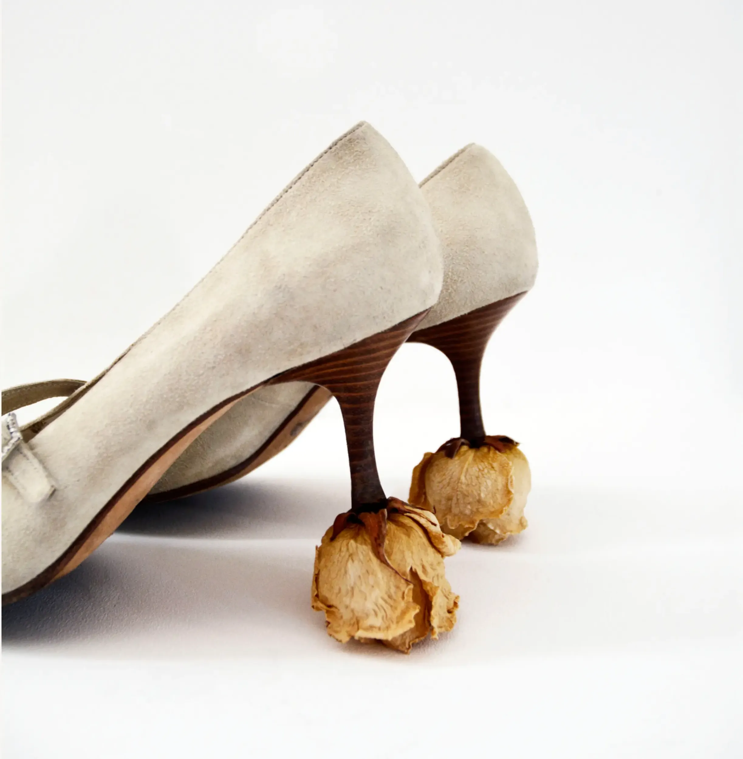Con rosas en mis tacones